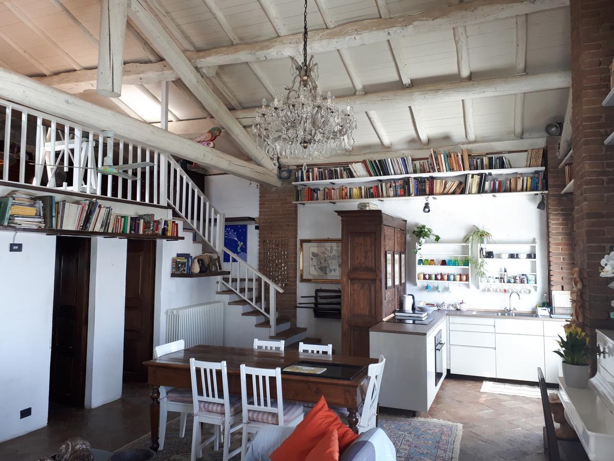 Вилла La Casa Sopra Le Nuvole Медезано Экстерьер фото