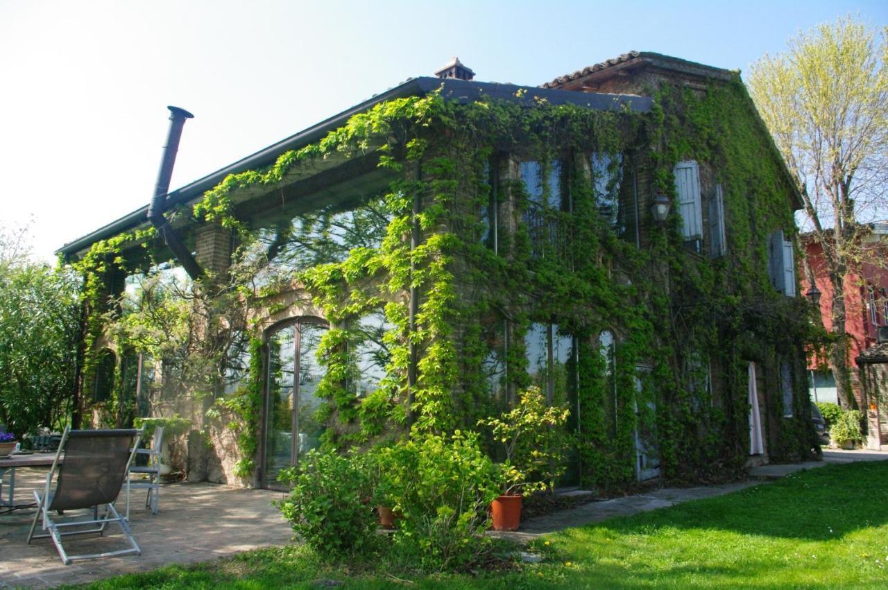 Вилла La Casa Sopra Le Nuvole Медезано Экстерьер фото